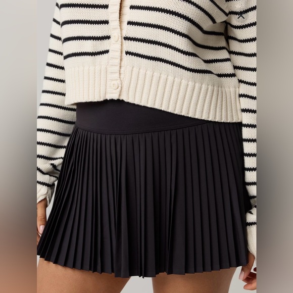 Offline Aerie Black All Aces Tennis pleated Skort SZ L Activewear athleisure - Picture 3 of 13